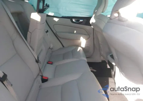 2022 Volvo Xc60 B5 Inscription z USA, uszkodzony, nr VIN YV4L12DL5N1905486